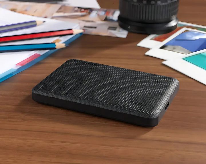 Disco Duro Externo Toshiba Canvio Advance V10 2TB 2.5" USB 3.0 Color Negro - Vista 3