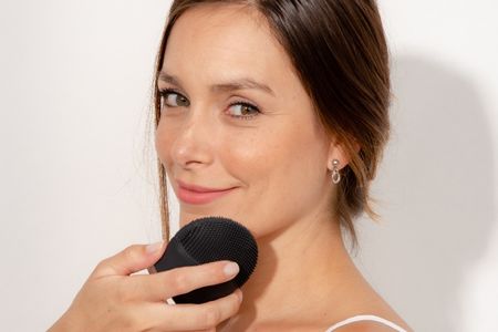 Masajeador sónico y Cepillo facial Mantra Black (Silicone Black)