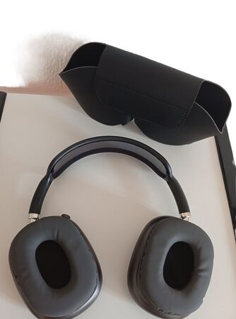 Auriculares Vincha Airpods Max con estuche de cuero