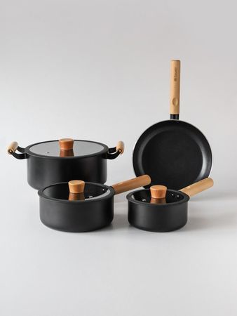Bateria de cocina Noble 7 piezas negro con mango de madera Feuer