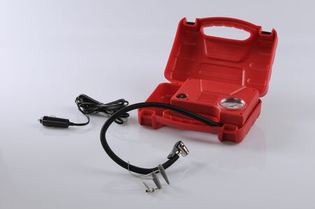 Mini Compresor Con Valija 12V Rojo