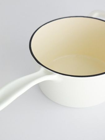 Cacerola de hierro enlozado con mango y tapa blanco Feuer