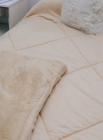 Acolchado Corderito Fp Home Liso 2 1-2 Plaza Beige
