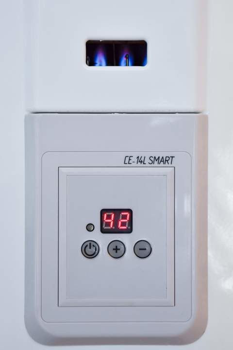 Calefon ESCORIAL CE-14L SMART DIGITAL GAS NATURAL sin llama piloto A - Vista 2