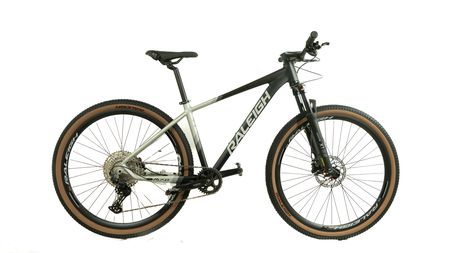 Bicicleta Raleigh Mojave 7.0_Talle: 17"/M _ Negro/Gris /Cuadro de Aluminio/12Vel Shimano/MonoPlato/ Rodado 29 / Línea 2026.