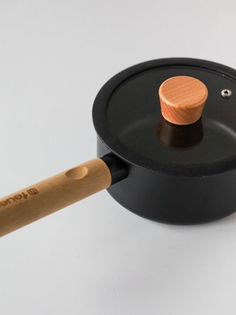 Bateria de cocina Noble 7 piezas negro con mango de madera Feuer