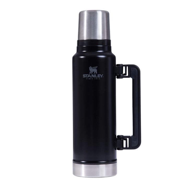 TERMO STANLEY CLASICO CON MANIJA 1.40 LT ASA PLEGABLE NEGRO - Vista 2
