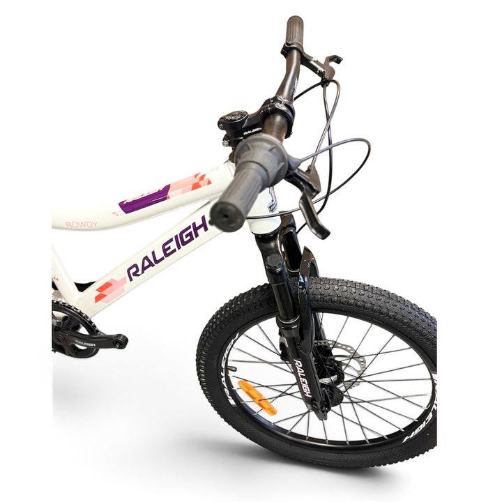 Bicicleta Raleigh Rowdy D / Blanco/Rosa / Frenos a disco mecánicos / Cuadro de aluminio / 7Vel. / Rodado 20". - Vista 4