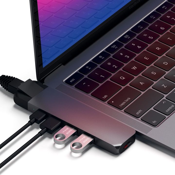 Hub USB-C Satechi Pro con Ethernet para MacBook Gris - Vista 3