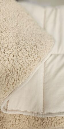 Acolchado reversible edredon corderito queen beige