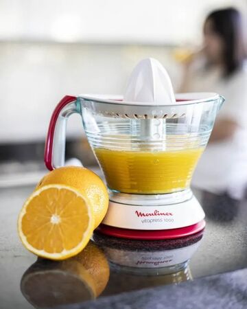 Exprimidor Vitapress Moulinex Blanco y Rojo PC3021AR