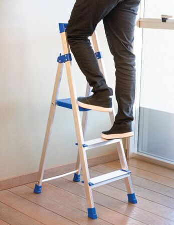 Escalera Tramontina de aluminio de 3 peldaños