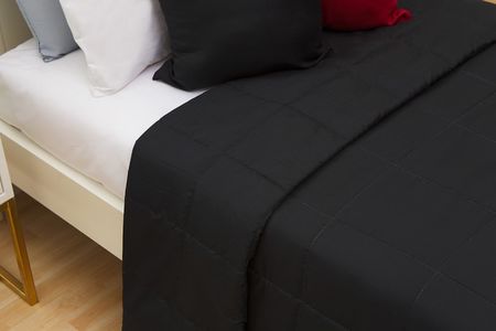 Cubrecama Casablanca Oro Liso Twin Negro