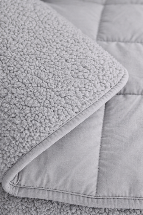 Acolchado reversible edredon corderito queen gris - Vista 2