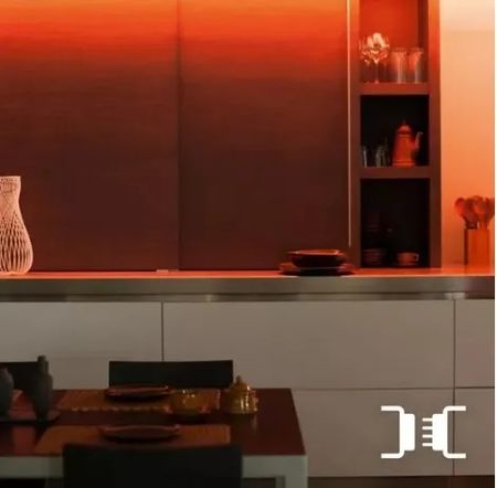 Tira LED Hue Lightstrip Plus 2mts base kit (929002269101)