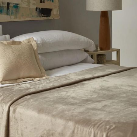 Frazadas Queen lisas Beige