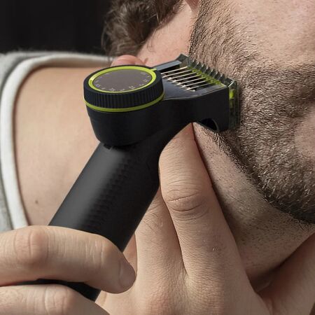 Afeitadora Philips Oneblade Pro QP6532 Recorta Modela Afeita Color Negro