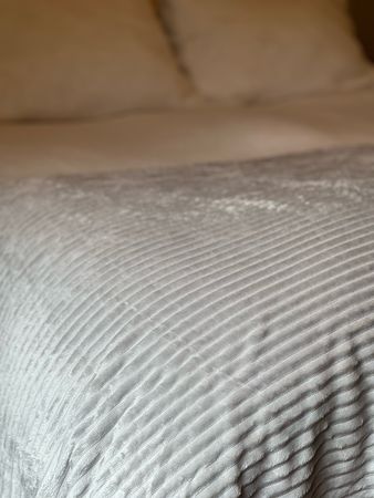 Manta Frazada Polar Acanalada Pie Cama Sillon 180x220 cm Aston