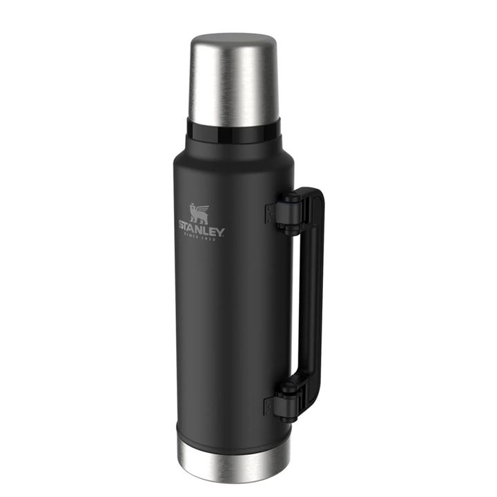 TERMO STANLEY CLASICO CON MANIJA 1.40 LT ASA PLEGABLE NEGRO - Vista 1