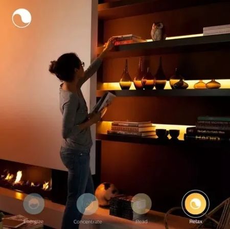 Tira LED Hue Lightstrip Plus 2mts base kit (929002269101)